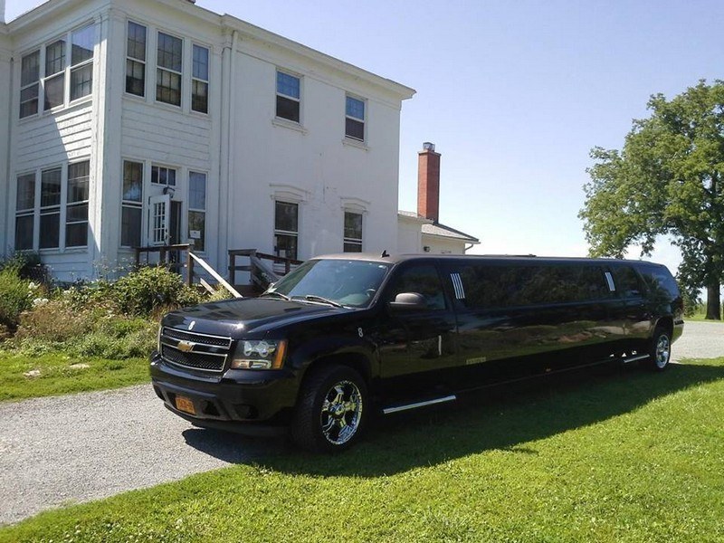 10 Passenger Stretch Limousine in NYC: Ultimate Luxury Ride!